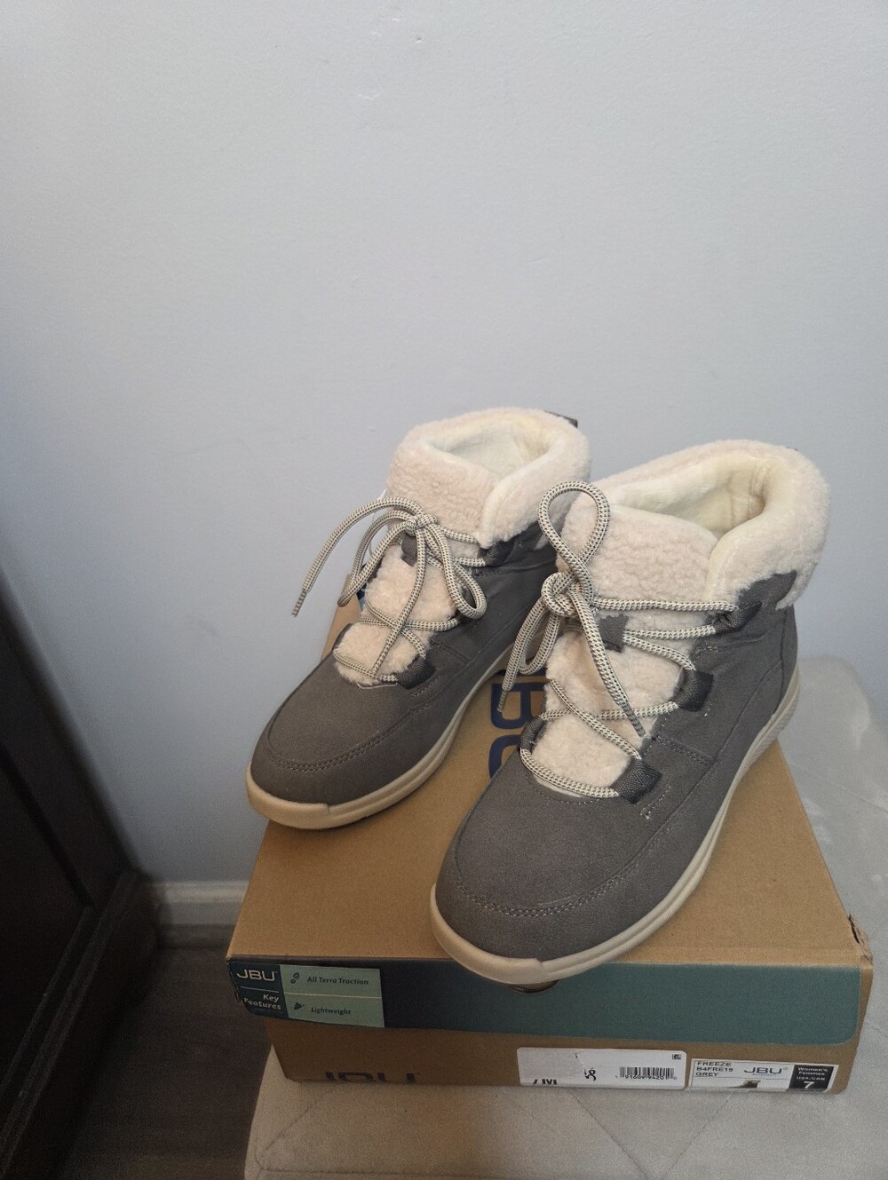 JBU Freeze Gray Faux-Shearling Lace-Up Winter Boots, Sz 7 NIB